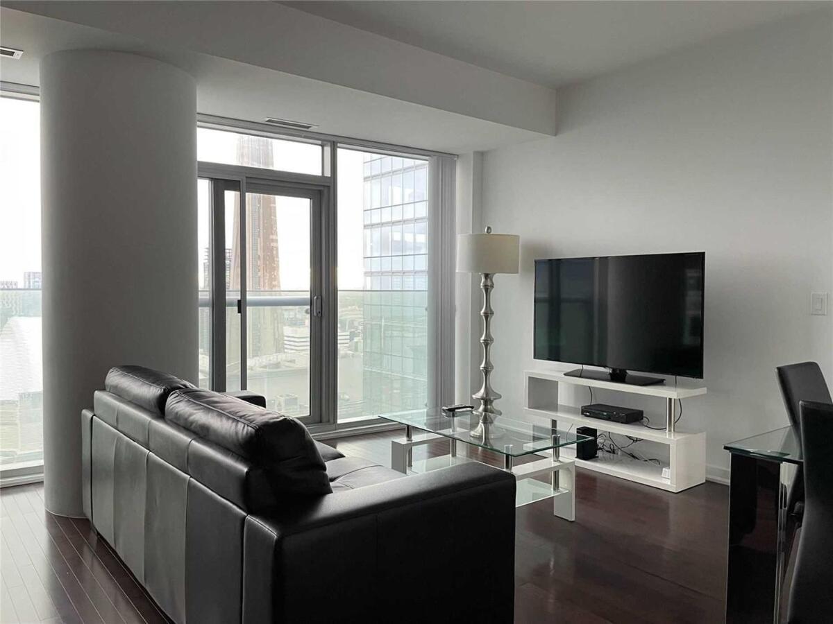 Appartement Luxury 2br 2bath With Parking And Balcony Toronto